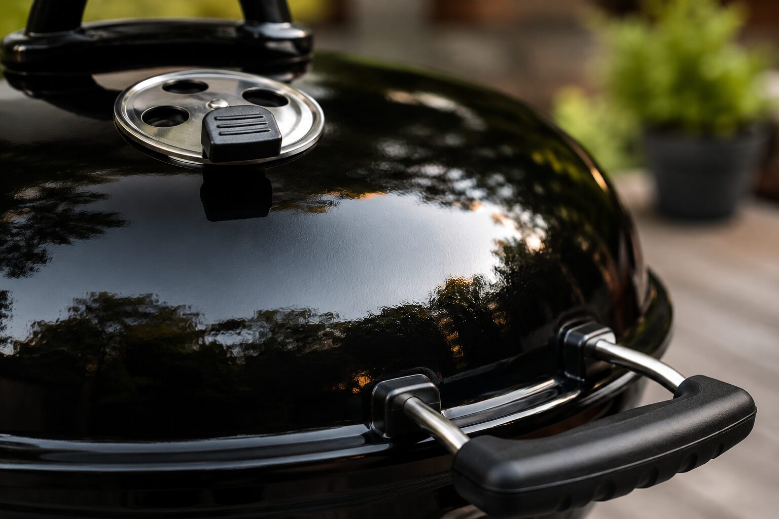 Close up of the premium porcelain-enameled heavy-duty steel finish on a high-end Weber cooker.